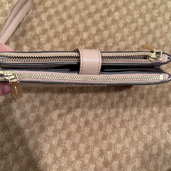 Michael Kors Blush Pink & Rose Gold Signature Wristlet Clutch - Picture 3 of 5